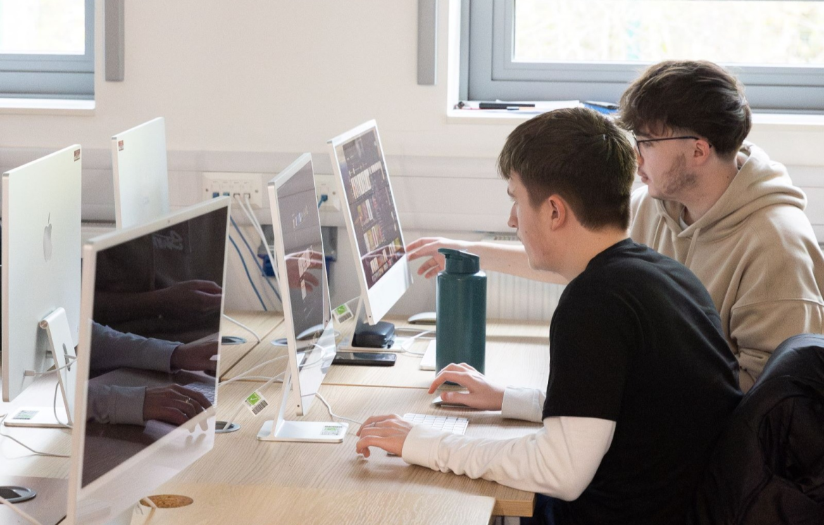 Our top 3 ways to make your graphic design application get noticed by admissions teams!